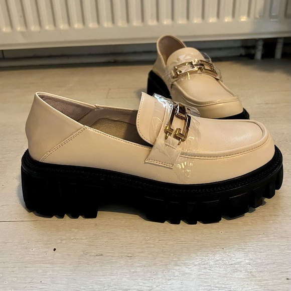 Lattelier Leather Loafers With Chain - White, 8 - Picture 3 of 4